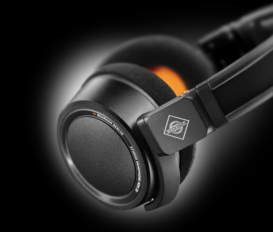 x1_ndh-20-black-edition-macro2_neumann-headphone_g.jpg